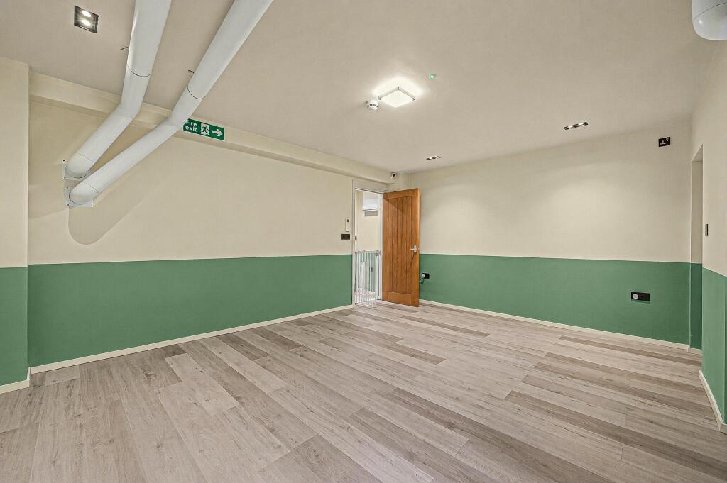 bedroom 4.jpg