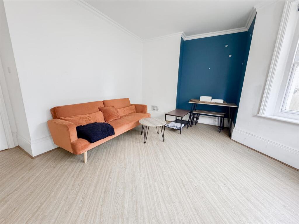 Apartment in Tonbridge - View 5