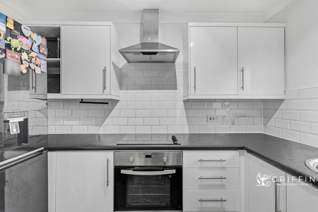 Apartment in Romford - View 3