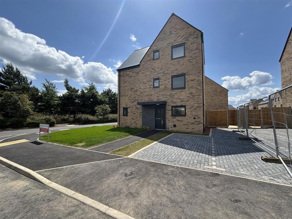Main image of property: Freston Road, Ipswich, IP3