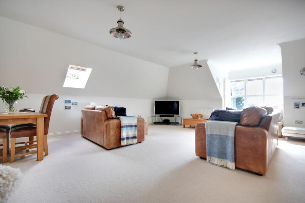 Apartment in Lymington - More
