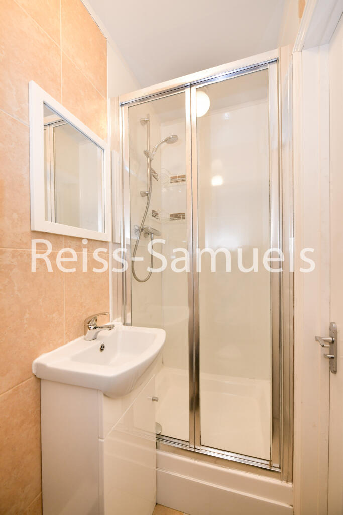 6 bedroom town house for rent