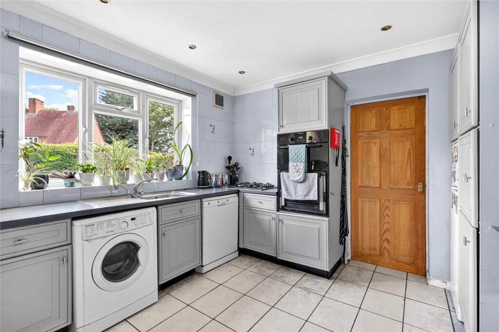 Park Crescent, Sunningdale, Ascot, Berkshire, SL5 photo 4