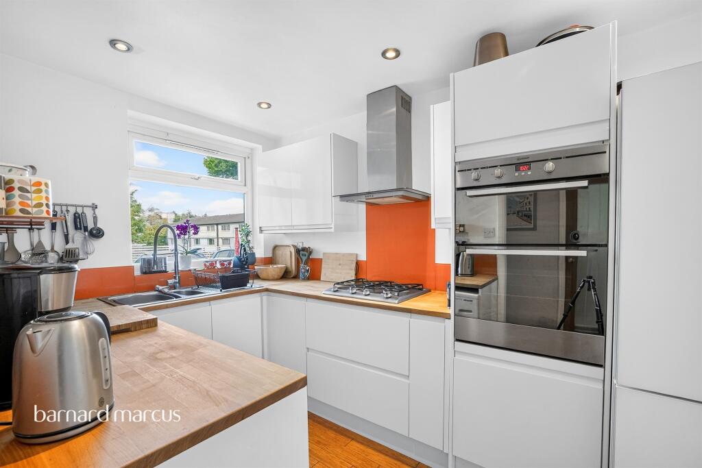 House in London - View 5