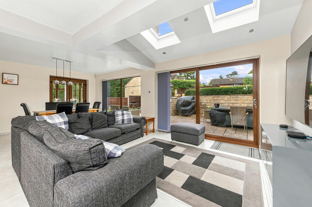 House in Huddersfield - View 4