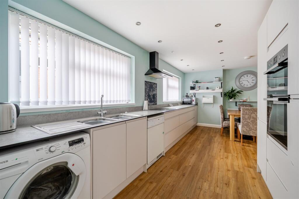 House in Wyre Forest, Aggborough, Kidderminster - View 4