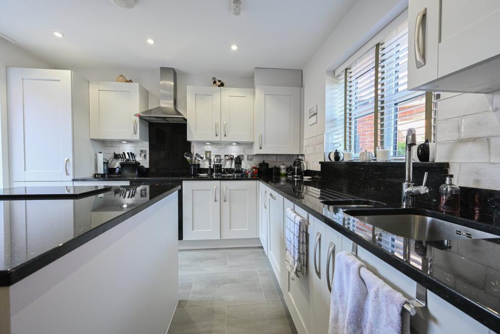 House in New Forest, Beaumont Park, Ringwood - View 4