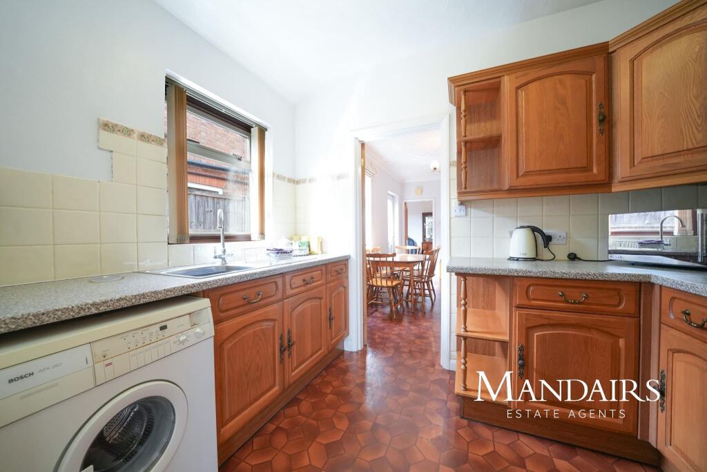 3-bed semi-detached on Queens Walk, Woodston, Peterborough, £245,000