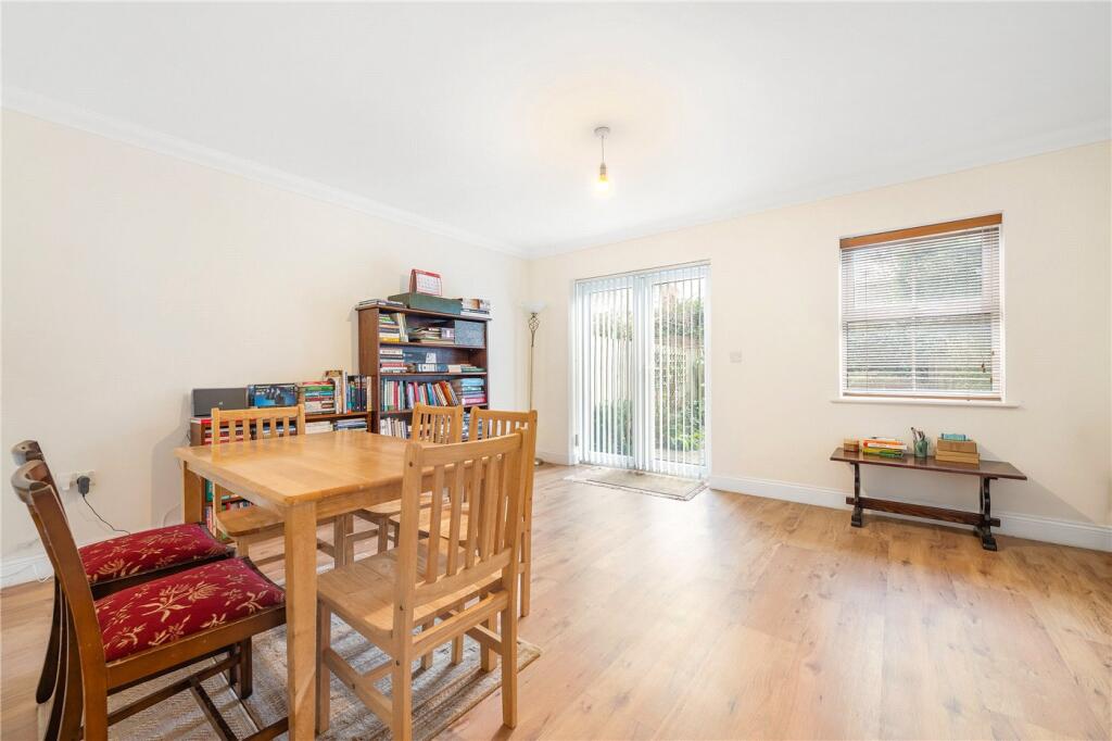 Hayes Grove, London, SE22 photo 3