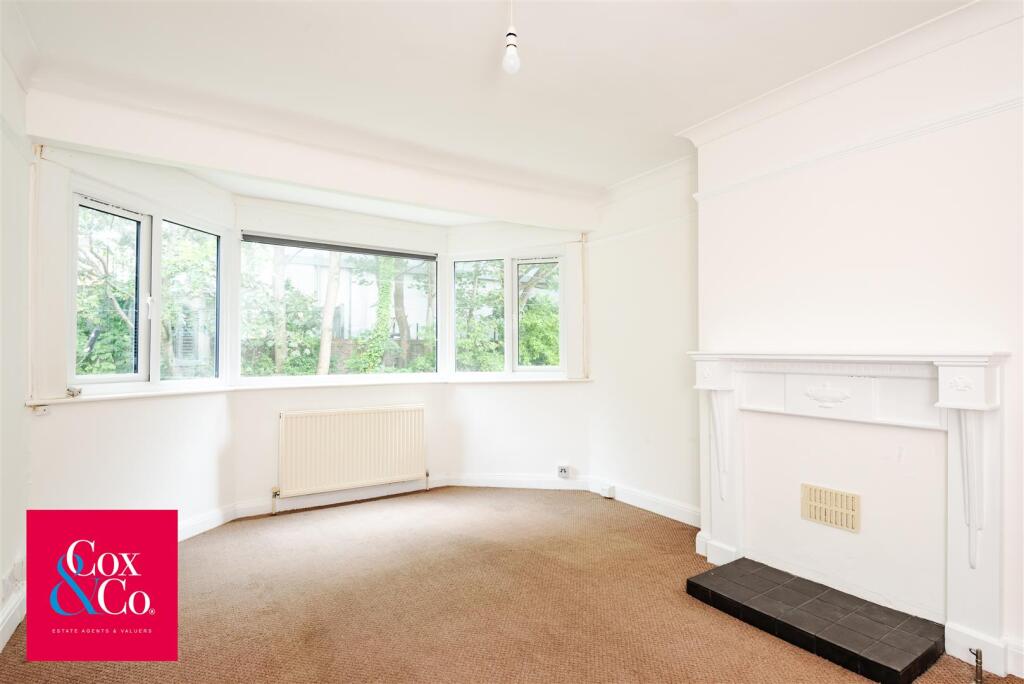 2-bed flat on Links Close, Portslade, £240,000