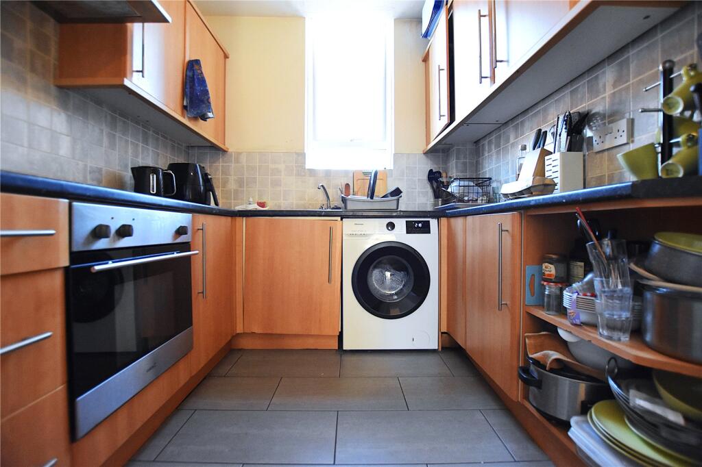 House in Croydon - View 4