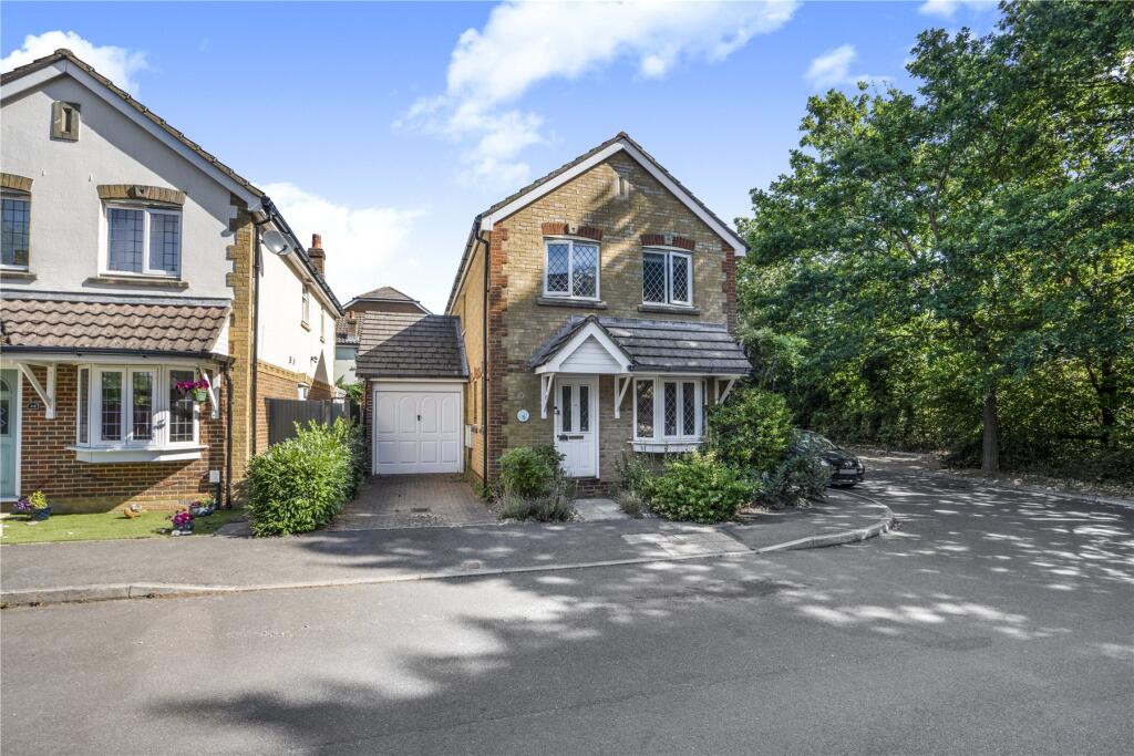 Main image of property: Lorne Gardens, Knaphill, Woking, Surrey, GU21