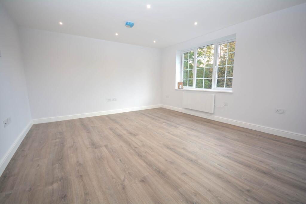 Sycamore Road, Amersham photo 3