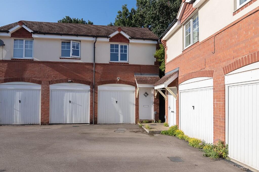 2-bed flat on Hidcote Close, Rugby, Warwickshire, CV22, £140,000
