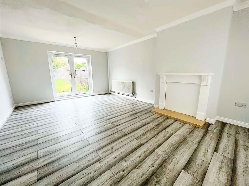 Neville Road, Peterlee, Durham, SR8 2AG photo 4