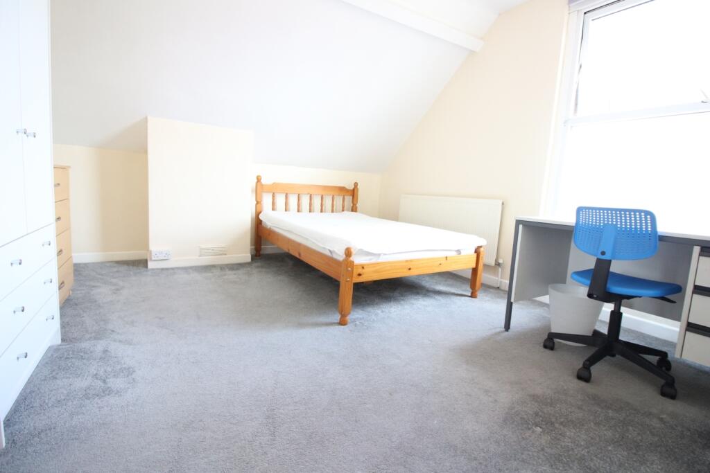 Apartment in Cardiff, Maindy, Cathays - View 3