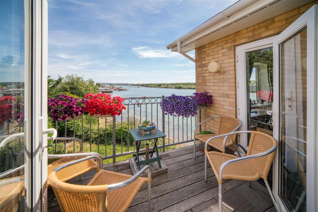 Medina View, East Cowes - View 3