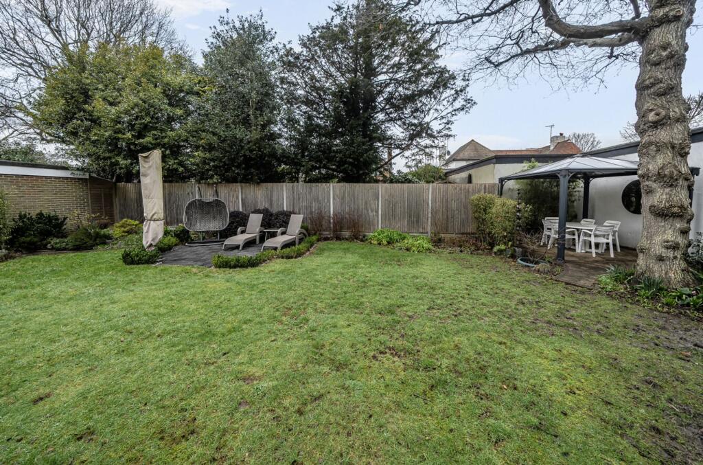 4 bed detached - The Drive, Craigweil, PO21 image 4