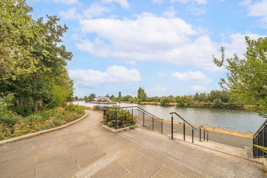 Apartment in Kingston upon Thames - More