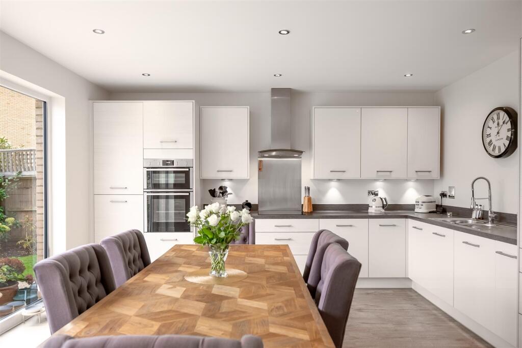 House in Maidstone, Staplehurst - More