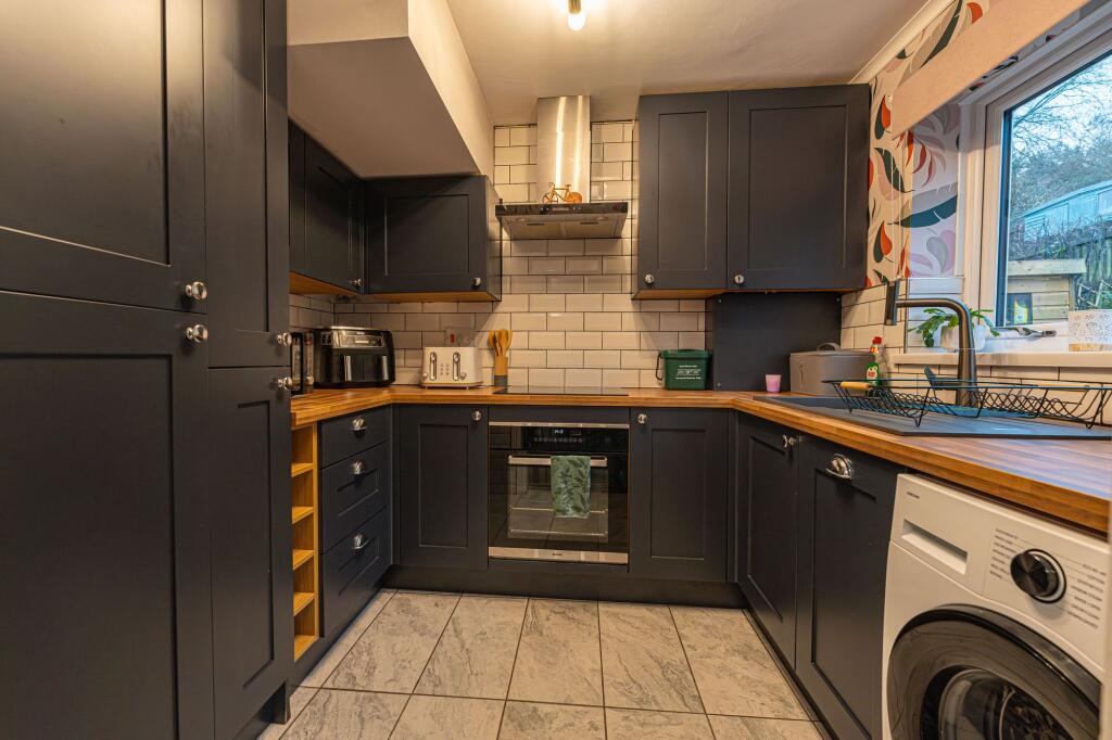 Primrose Court, Ty Canol, NP44 photo 3