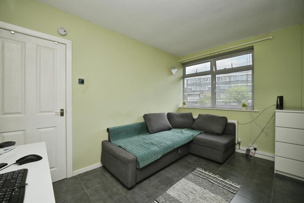 Apartment in Chelmsford - View 4