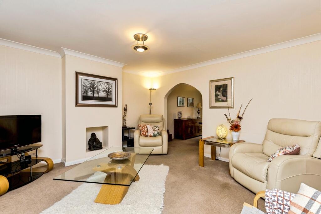 House in Crawley, Gossops Green - View 3