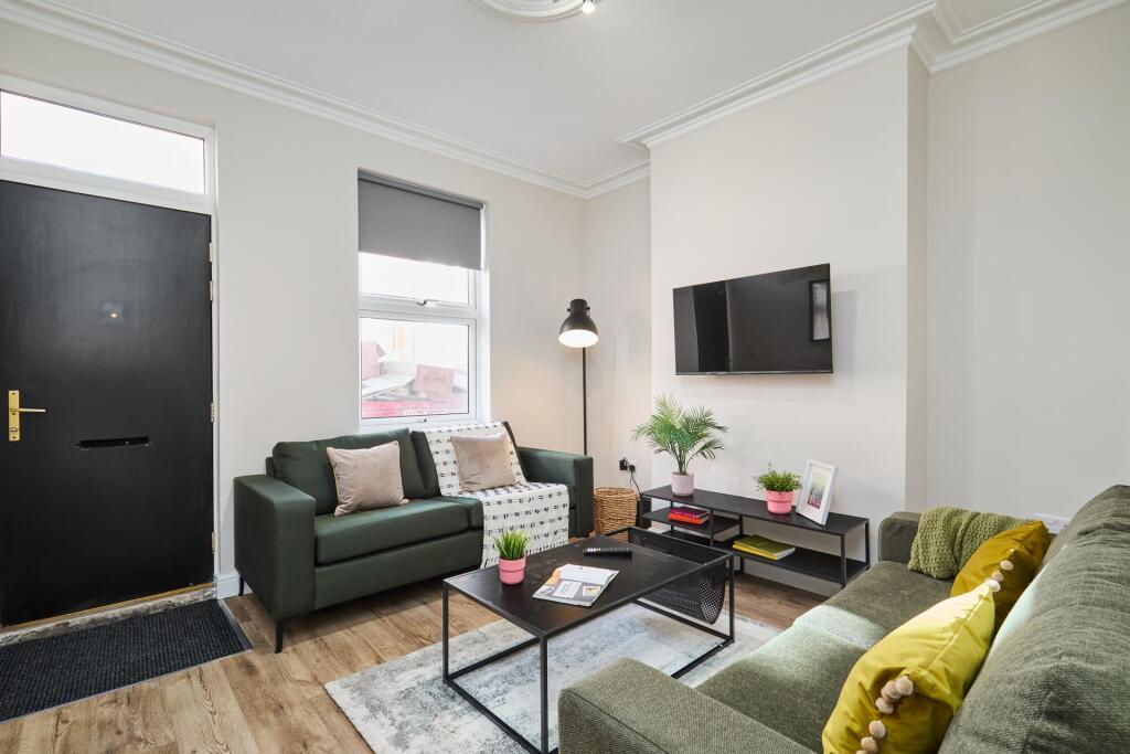House in Leeds, West Yorkshire - View 2