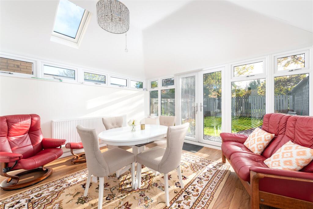Leary Crescent, Newport Pagnell, Buckinghamshire, MK16 photo 4