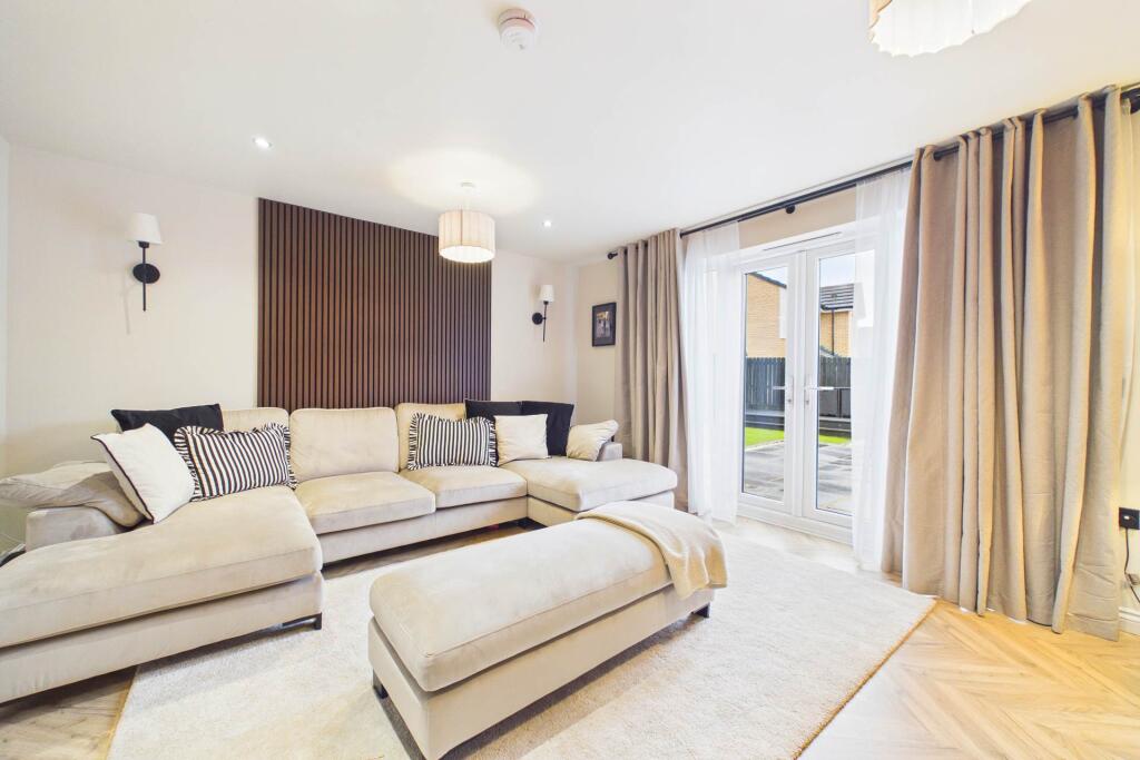 Galashiels Avenue, Chapelhall photo 4