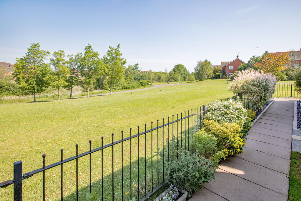 Osbourne Close, Corby, Northamptonshire, NN18 8PJ photo 4