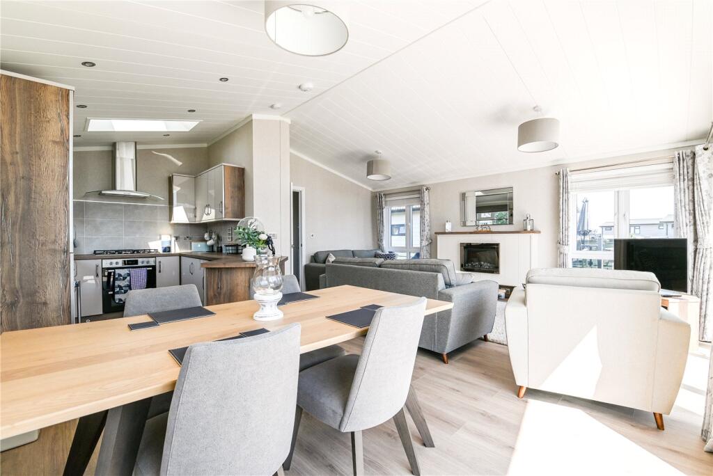 House in New Forest, Ashley, New Milton - More