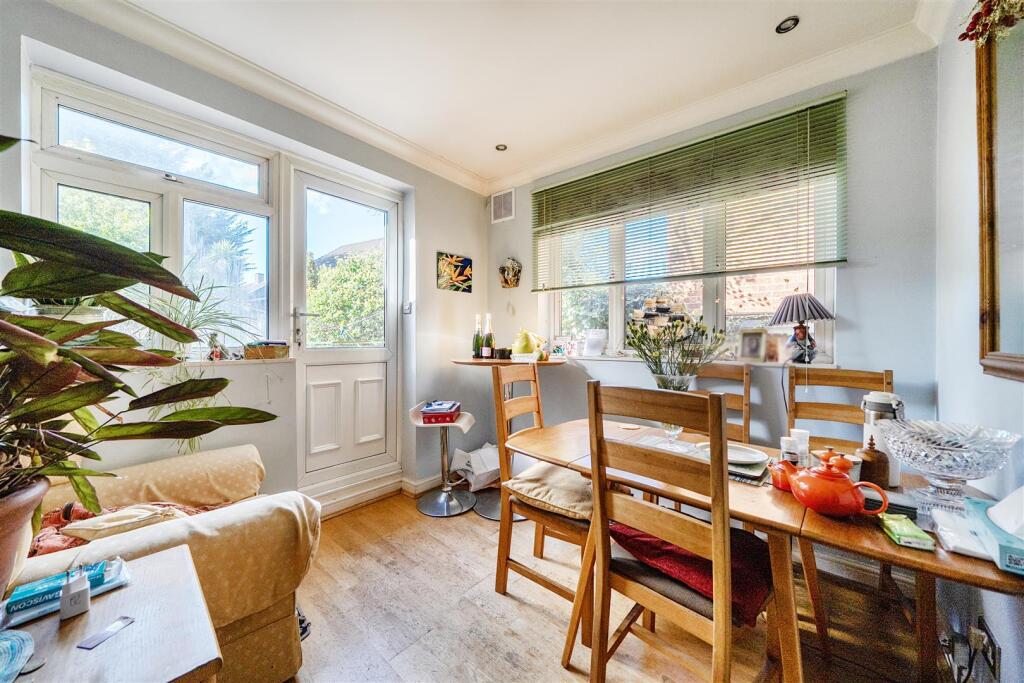 House in Kingston upon Thames - View 4