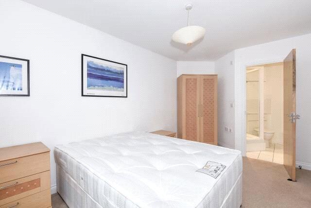 Apartment in Spelthorne, Charlton - View 5