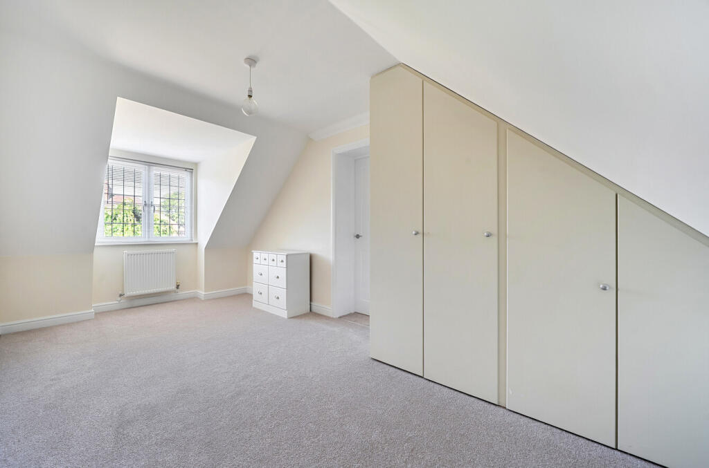 House in Wokingham - View 5