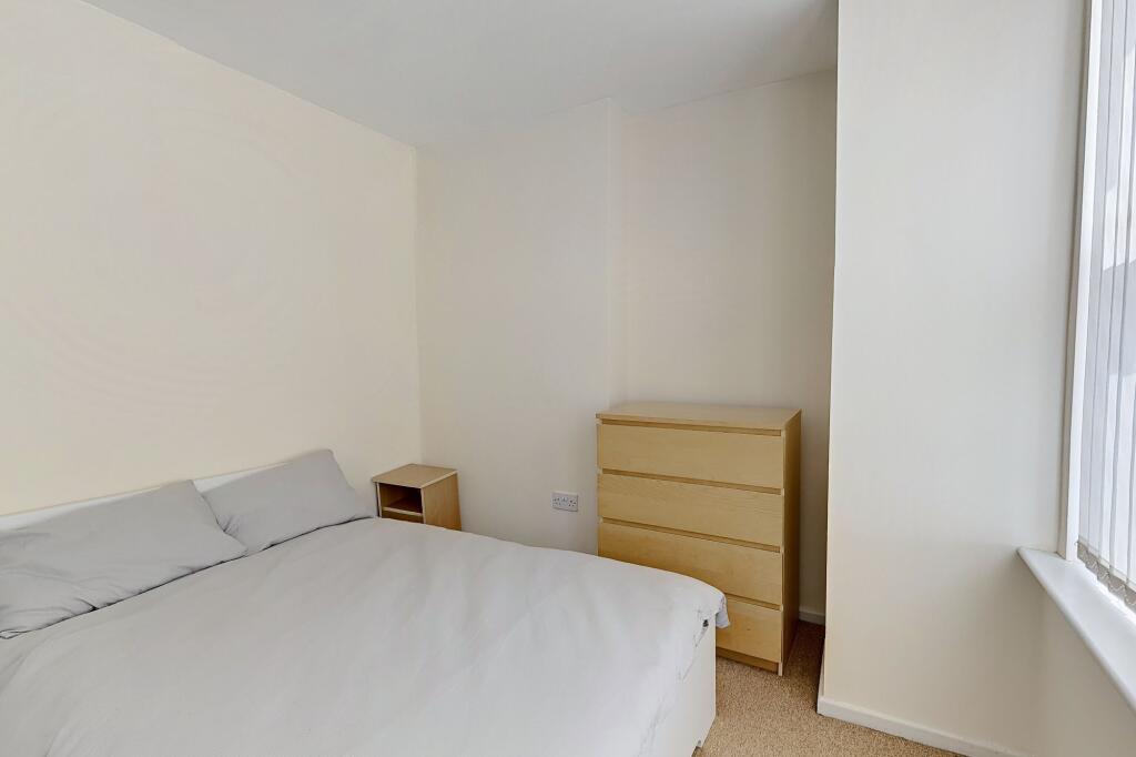 House in Liverpool, Wavertree - More
