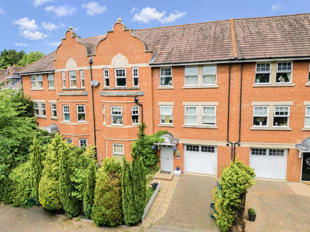 Main image of property: Goldring Avenue, Hellingly, BN27 4BX