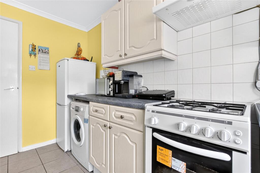 Apartment in Bracknell, Crown Wood, Birch Hill - More