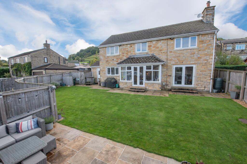 4-bed detached on 1 Cricketers Walk, Steeton  BD20 6QH, £545,000