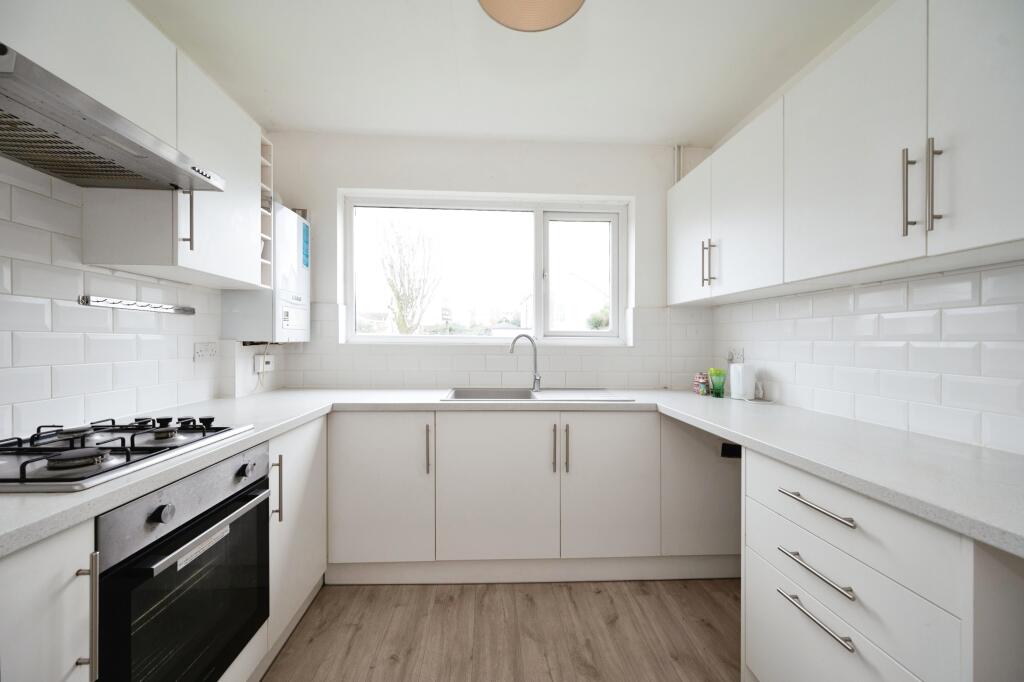 House in Havant, Hampshire - View 5