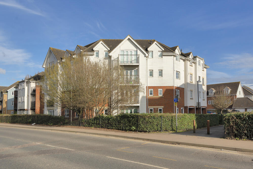 Main image of property: Ingram Close, Larkfield, Aylesford, Kent, ME20 7GR