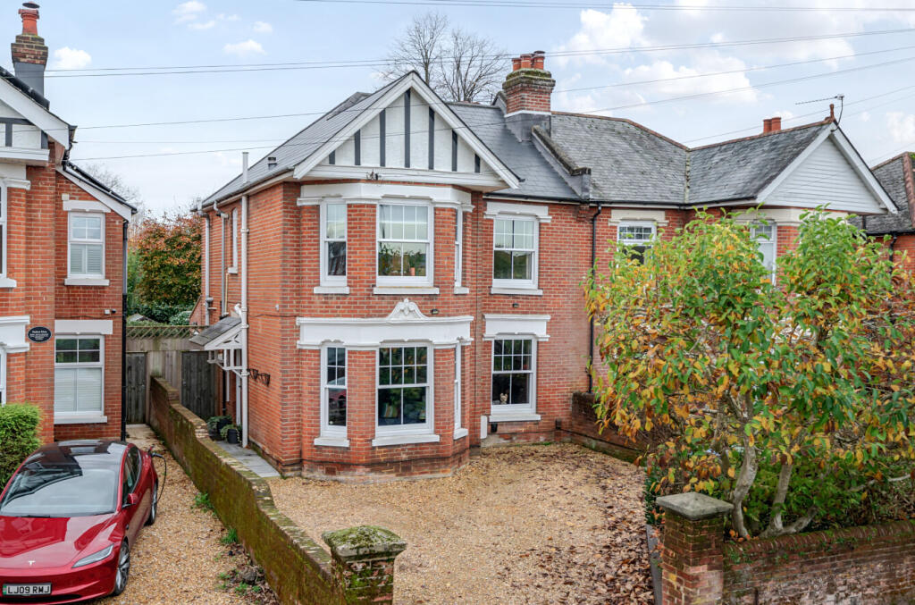 Main image of property: Oakley Road, Regents Park, Southampton, Hampshire, SO16