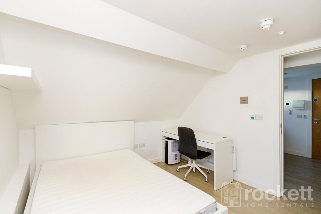 Apartment in Newcastle-under-Lyme, Staffordshire - More
