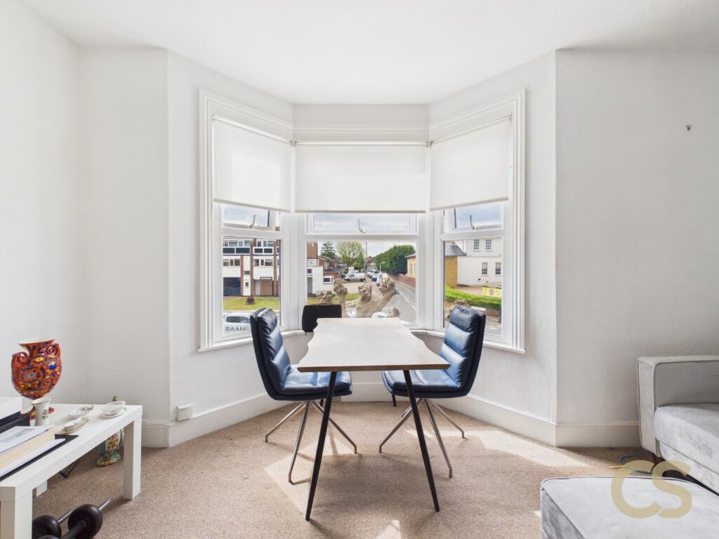 Apartment in Broxbourne, Hertfordshire - View 3