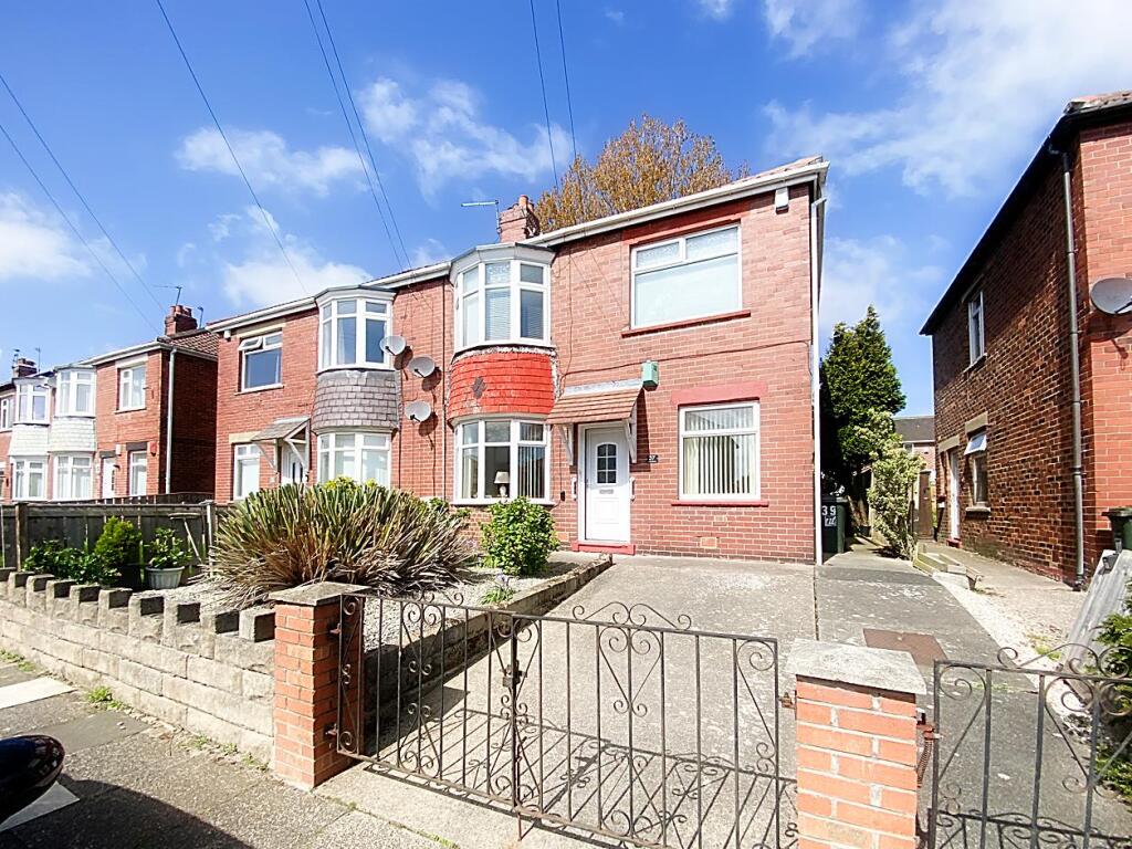2-bed flat on Laing Grove, Howdon, Wallsend, £75,000
