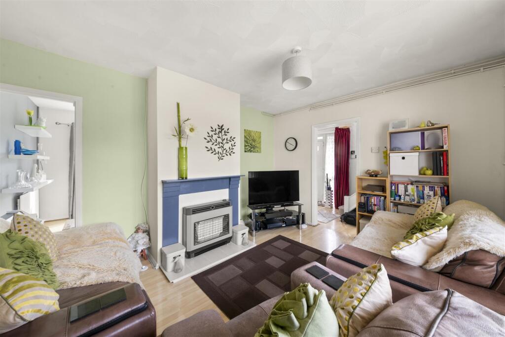 Rushdene Crescent, Northolt photo 2