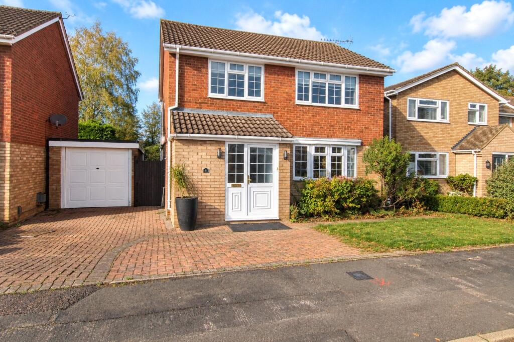 4-bed detached on Dean Close, Aylesbury, Buckinghamshire, HP21, £500,000