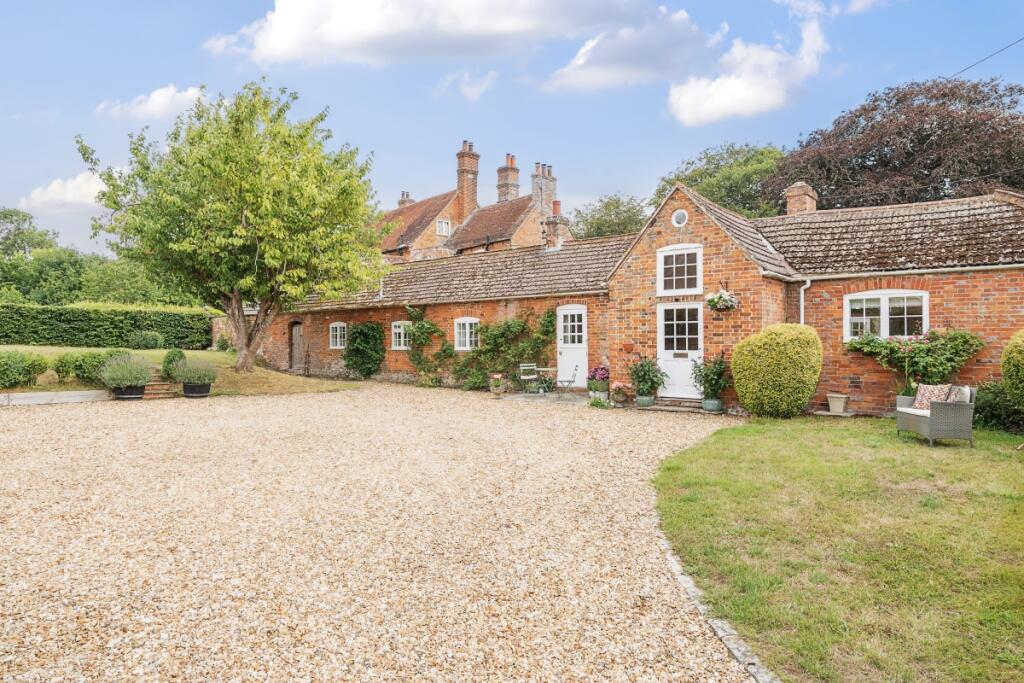 Main image of property: Stable Cottage Alton Barnes SN8