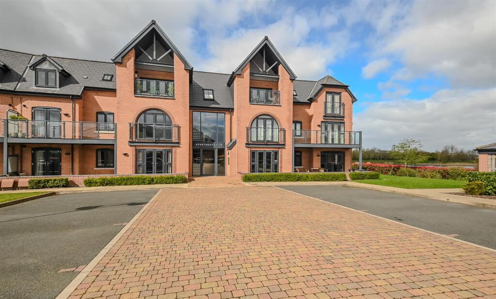 2-bed flat on The Lakeside, Barton Marina, Barton under Needwood, £300,000