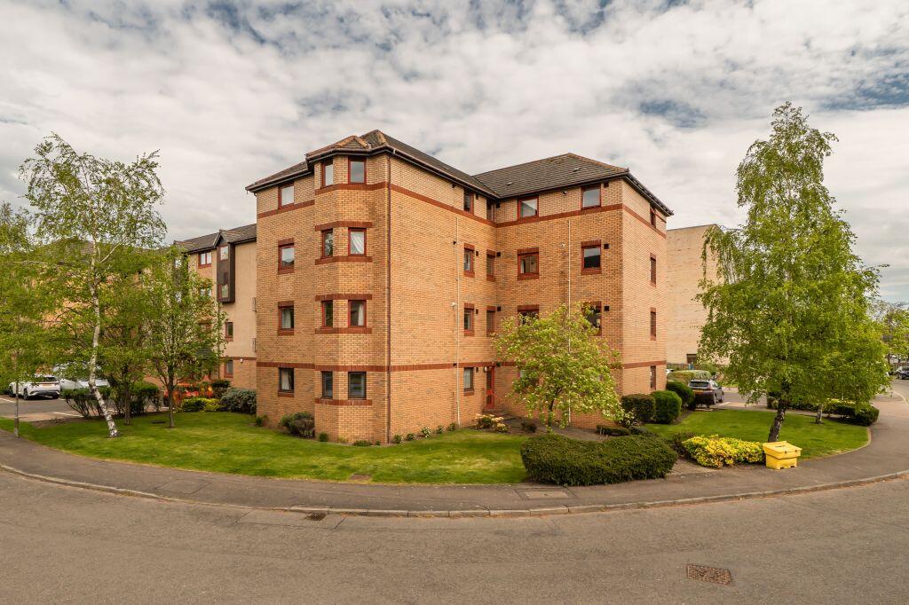 Main image of property: 133/2 Gylemuir Road, Edinburgh, EH12 7DL